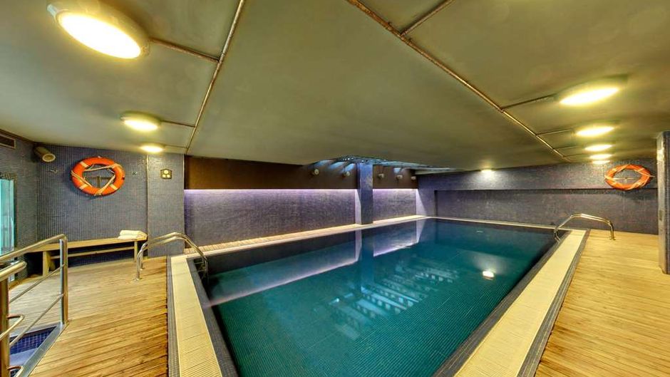 Silken Monumental Naranco Pool