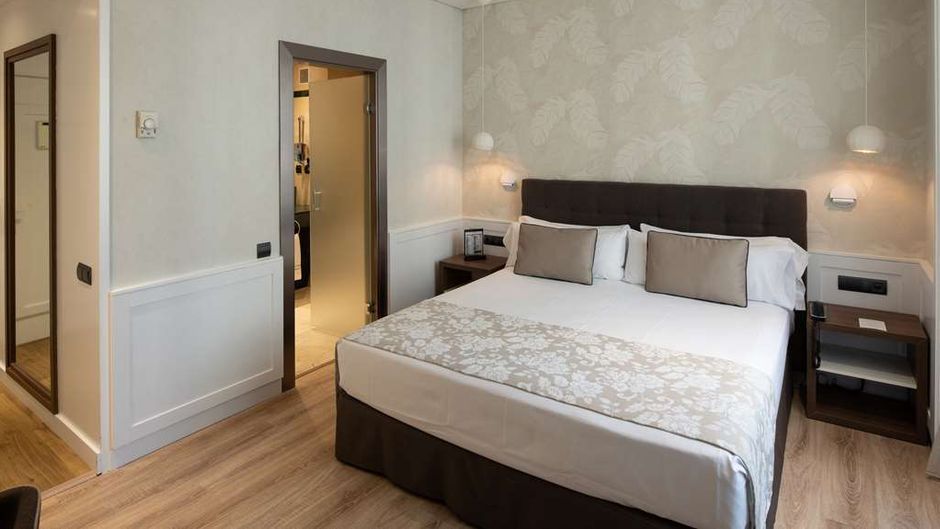Catalonia Puerta del Sol Room