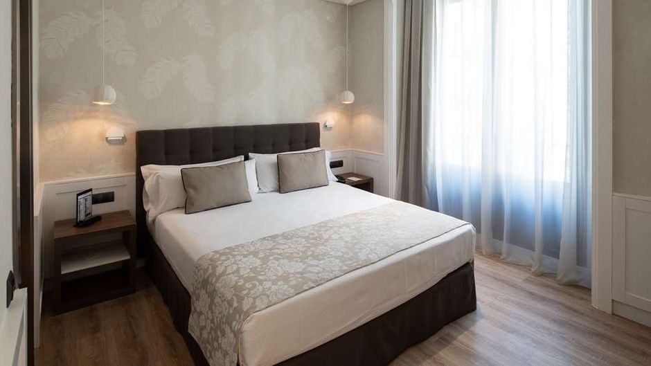 Catalonia Puerta del Sol Room