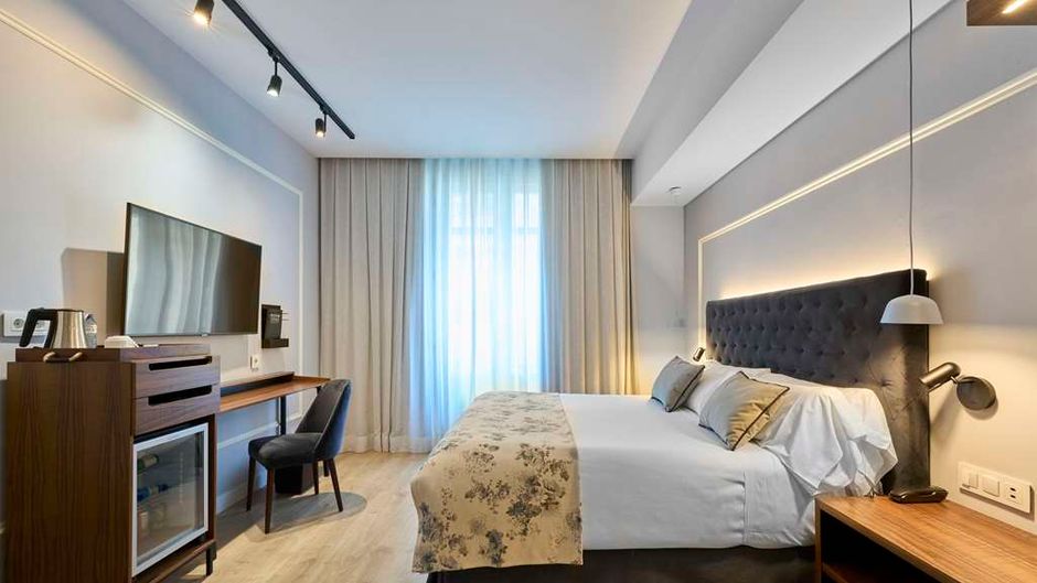 Catalonia El Pilar Room