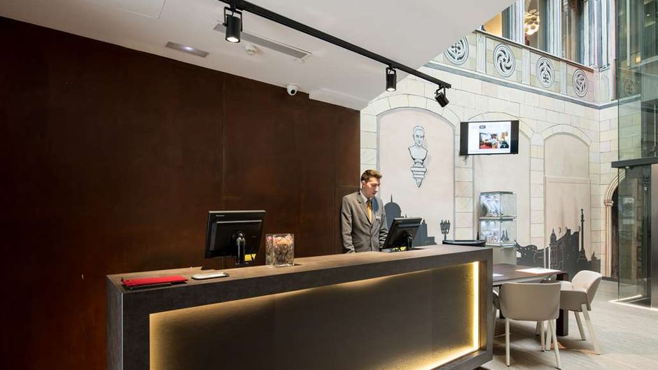 Catalonia Catedral Hotel Lobby