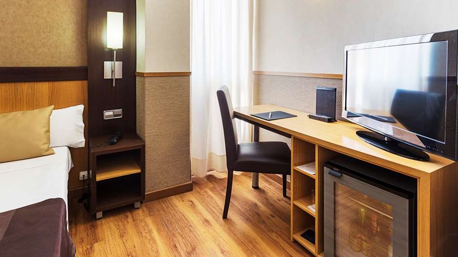 Catalonia Giralda Hotel Room