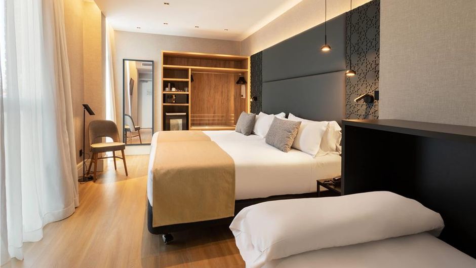 Catalonia Giralda Hotel Room