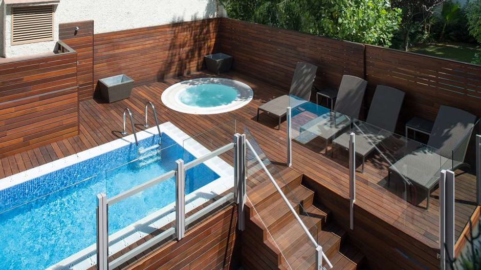 Catalonia Mikado Pool