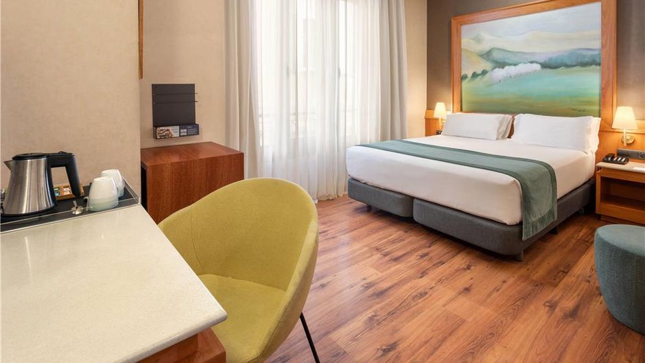 Catalonia Excelsior Room