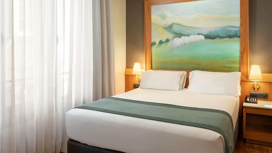 Catalonia Excelsior Room