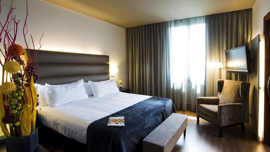 Silken Gran Hotel Havana Room