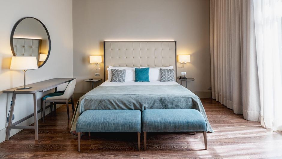 Silken Gran Hotel Havana Room