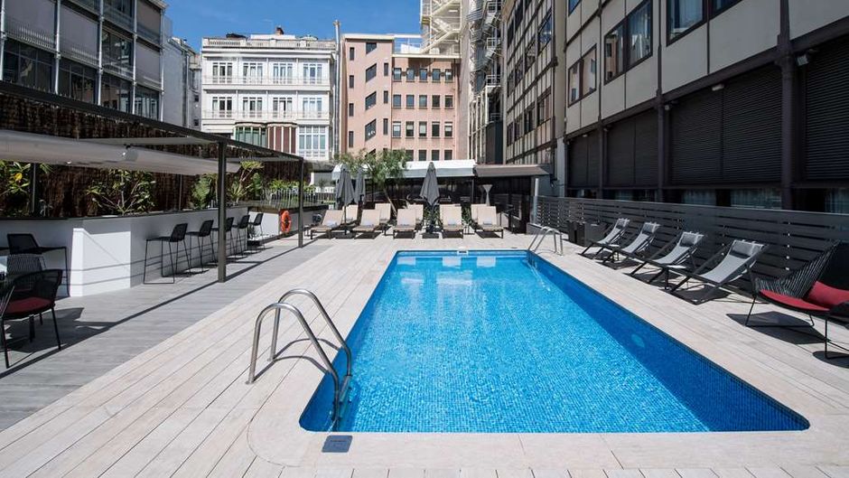 Catalonia Plaza Cataluna Pool