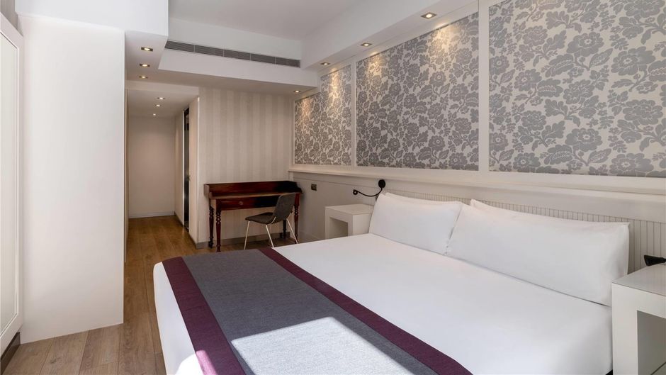 Catalonia Plaza Cataluna Room
