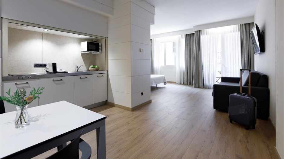 Aparthotel Mariano Cubi Room
