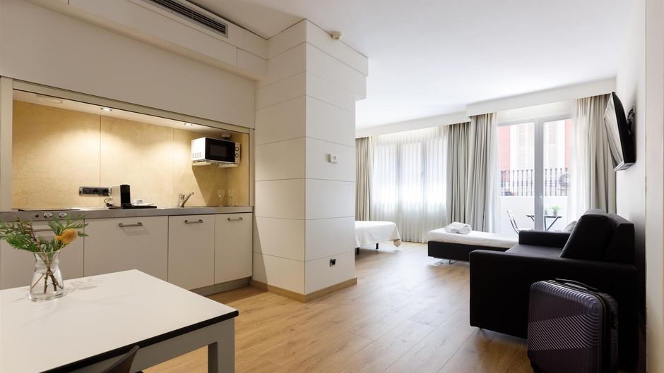 Aparthotel Mariano Cubi Room