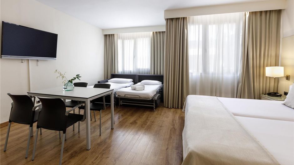 Aparthotel Mariano Cubi Room