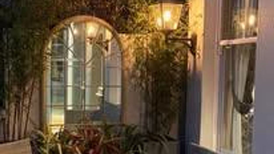 The Caledonian Hotel Exterior