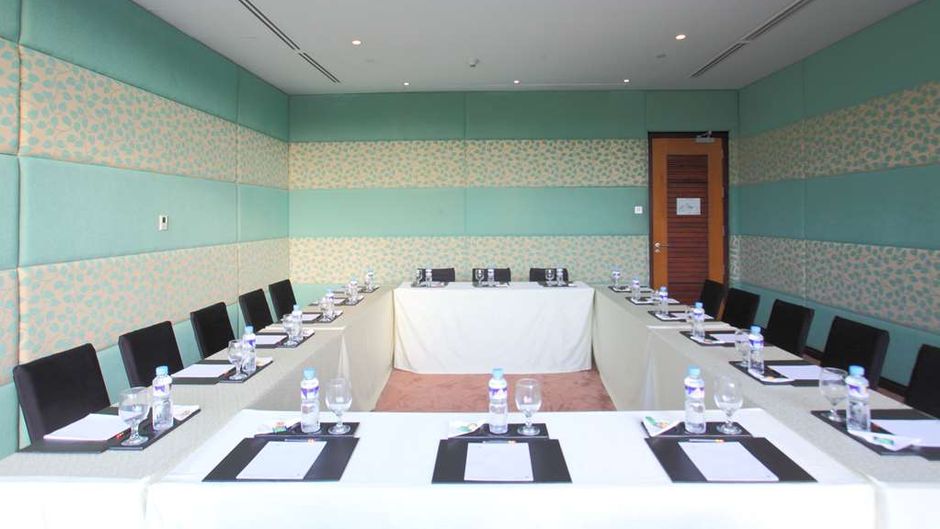Acacia Hotel Manila Meeting