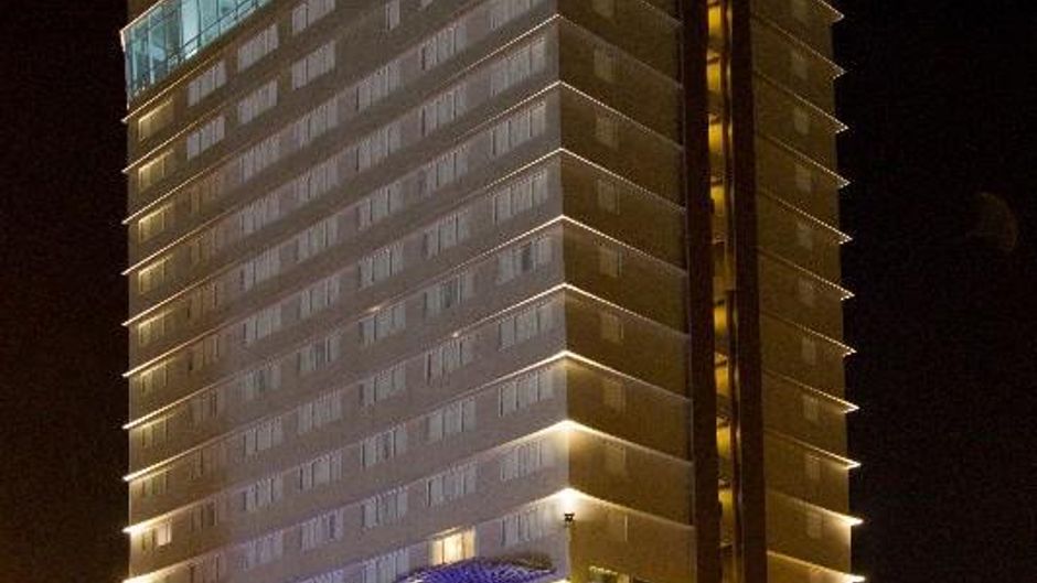 Acacia Hotel Manila Exterior