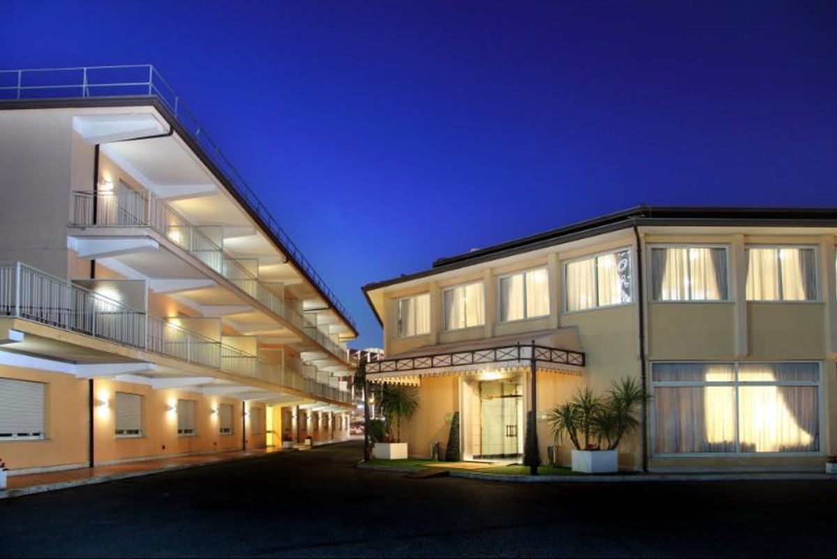 Cristoforo Colombo Hotel- First Class Rome, Italy Hotels- GDS Reservation  Codes: Travel Weekly, image size:1200x801