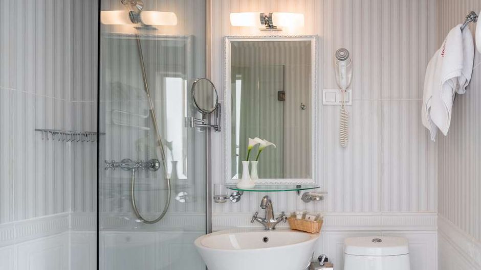 Mozart Hotel Room