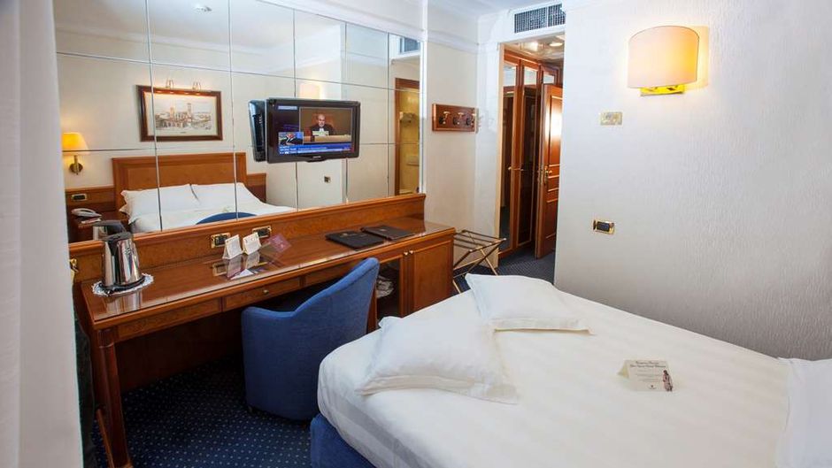 Hotel Berna Room