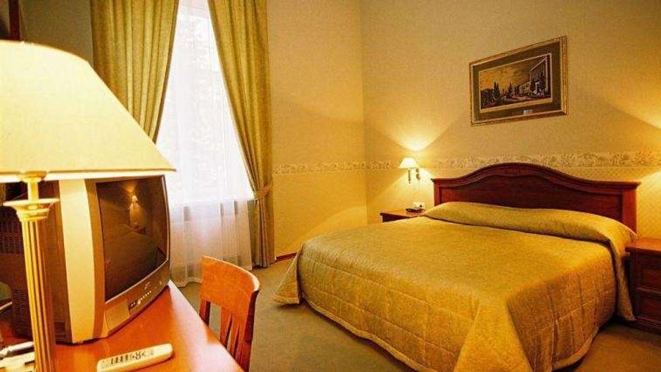 Continental Business Hotel Suite