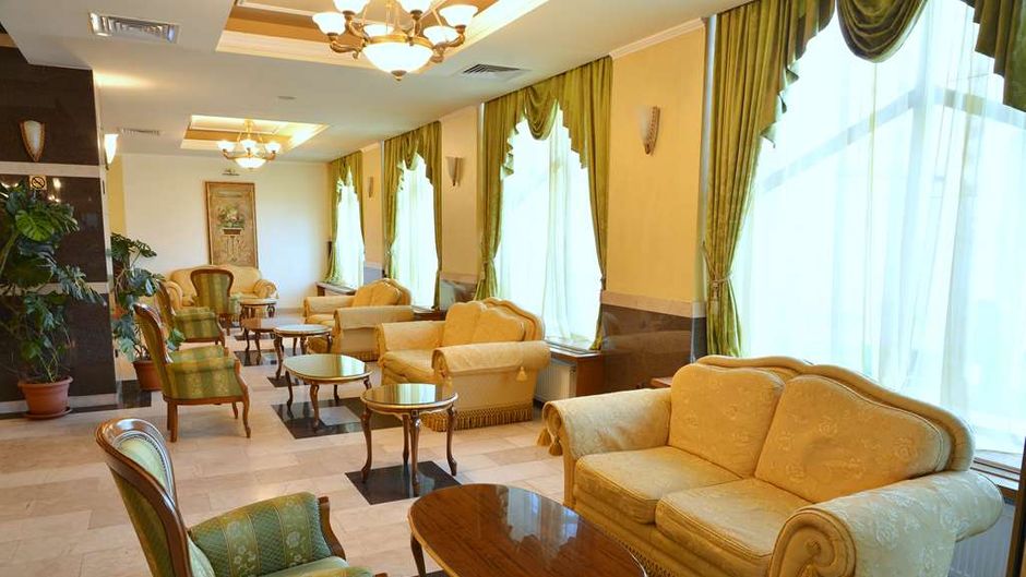 Central Hotel Lobby