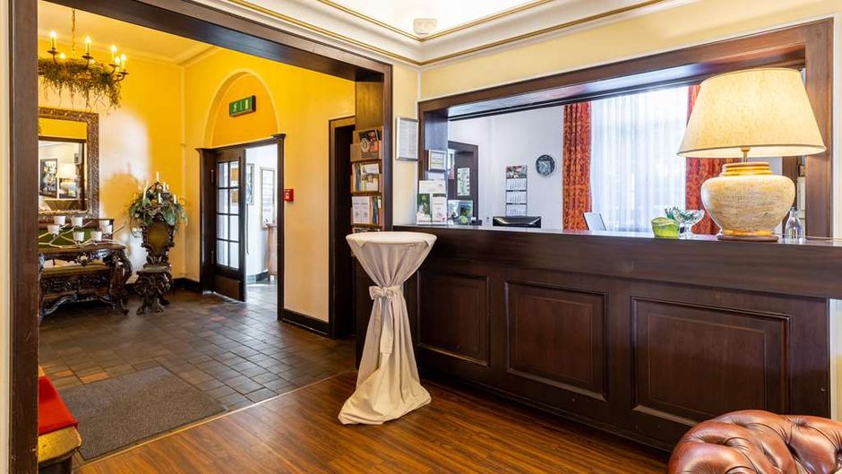 TOP Jagdschloss Niederwald Lobby