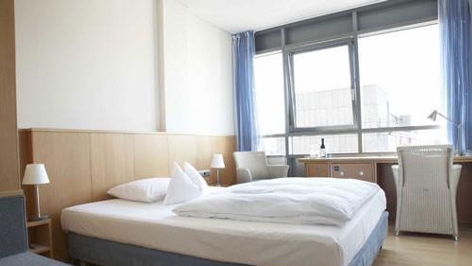 TOP VCH Hotel Baseler Hof Room