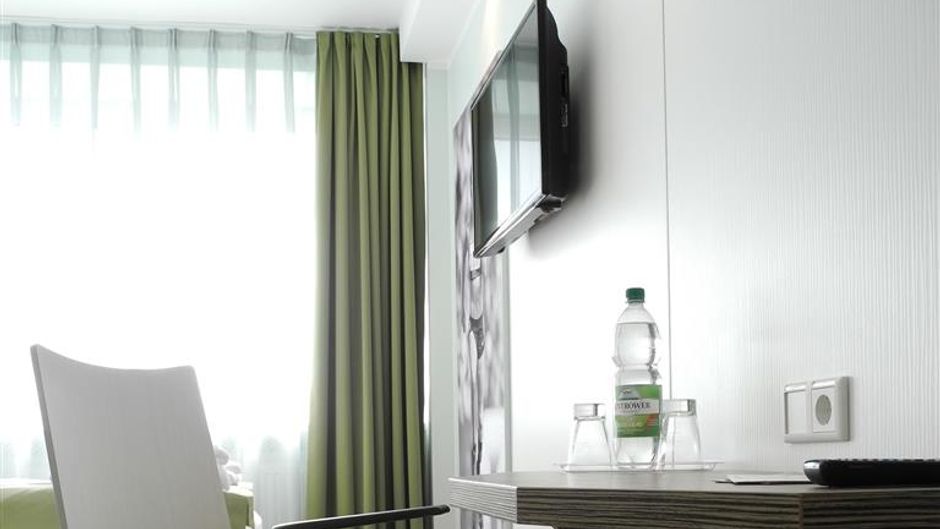 TOP EMBRACE HotelSportforum Room
