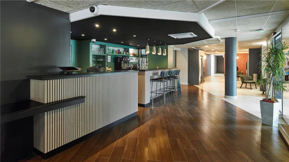 Campanile Argenteuil Lobby