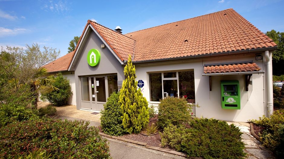 Campanile Auch Exterior