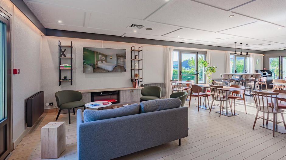 Campanile Bayonne Lobby