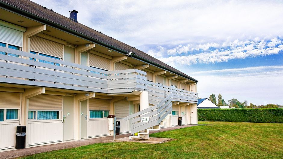 Hotel Campanile Bourges North Exterior