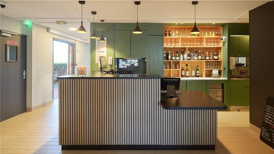 Campanile Cergy Pontoise Lobby