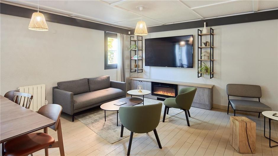 Campanile Cergy Pontoise Lobby