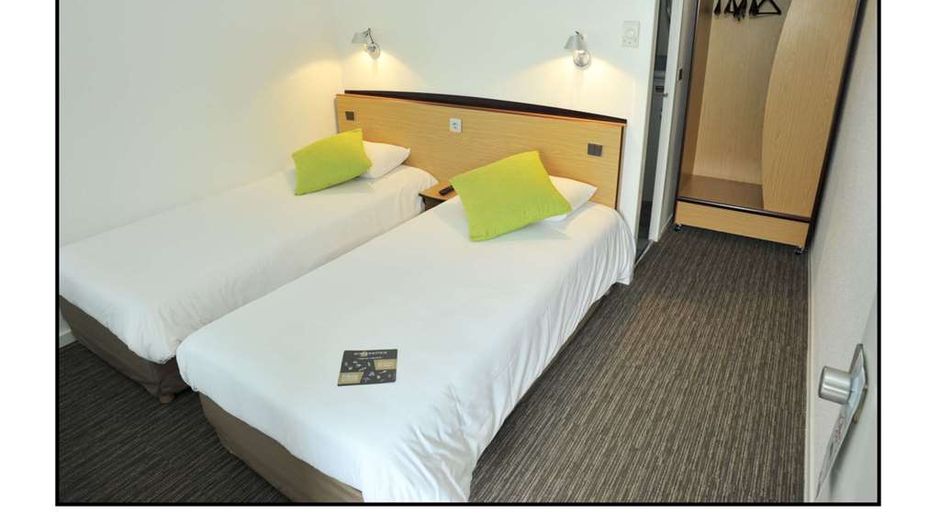 Campanile Hotel Chalons-en-Champagne Room