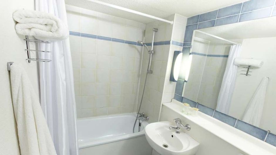 Campanile Hotel Chalons-en-Champagne Room