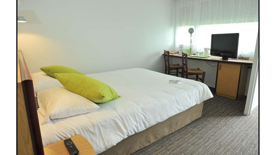 Campanile Hotel Chalons-en-Champagne Room