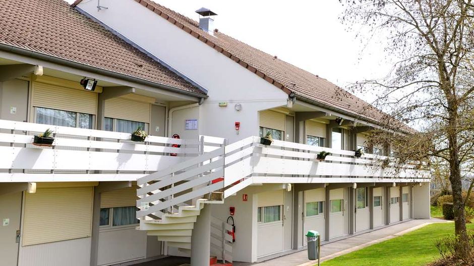 Campanile Hotel Chateau-Thierry Exterior