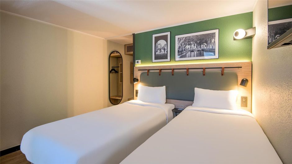 Campanile Hotel Airport Room