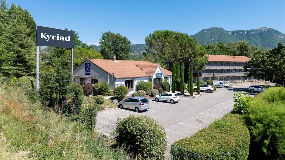 Campanile Hotel Exterior