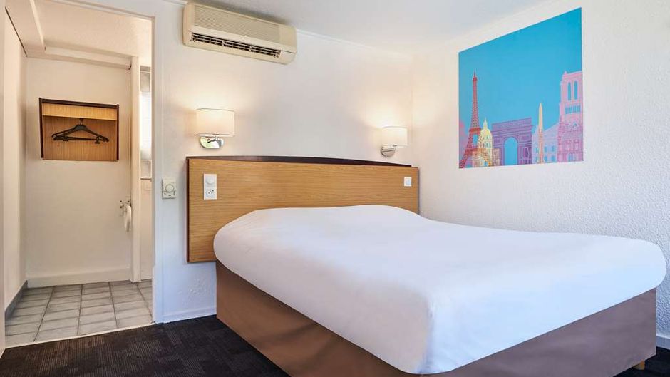 Campanile Evreux Room