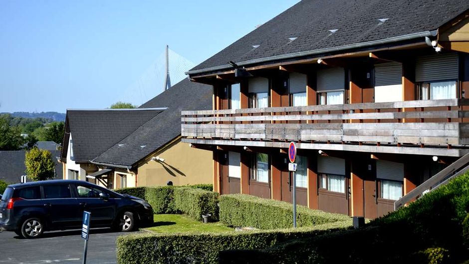 Hotel Kyriad La Riviere Saint-Sauveur Exterior