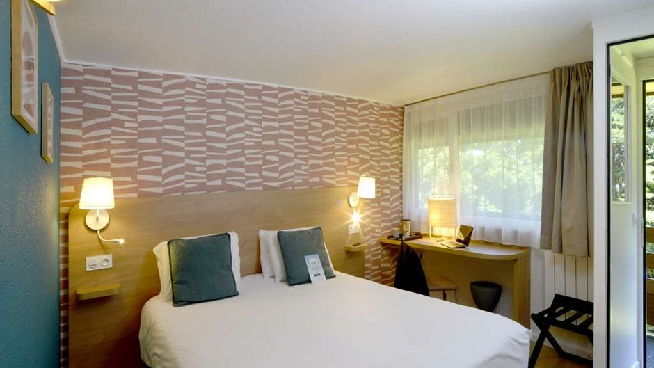 Hotel Kyriad La Riviere Saint-Sauveur Room