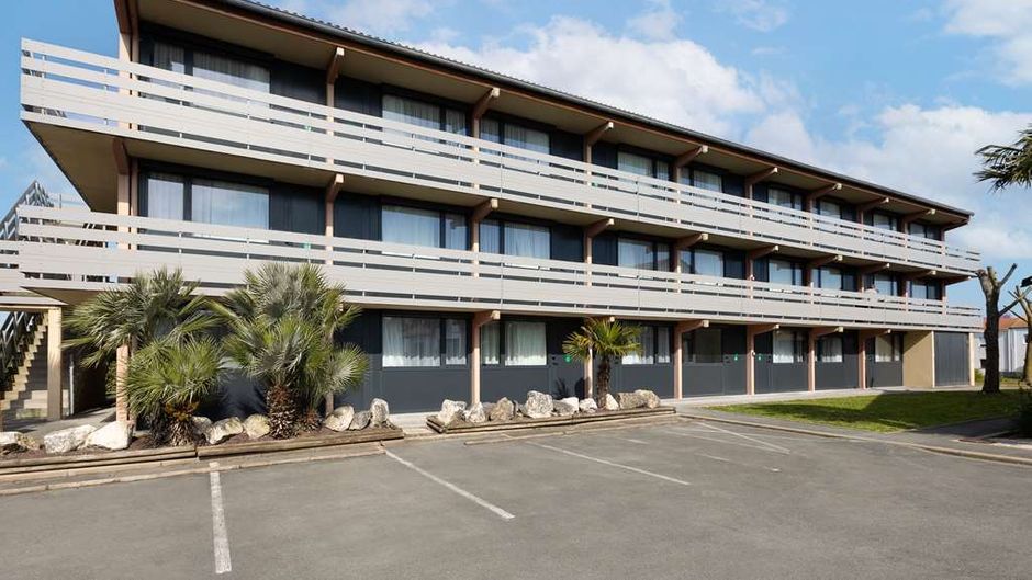 Hotel Campanile Rochelle North Exterior