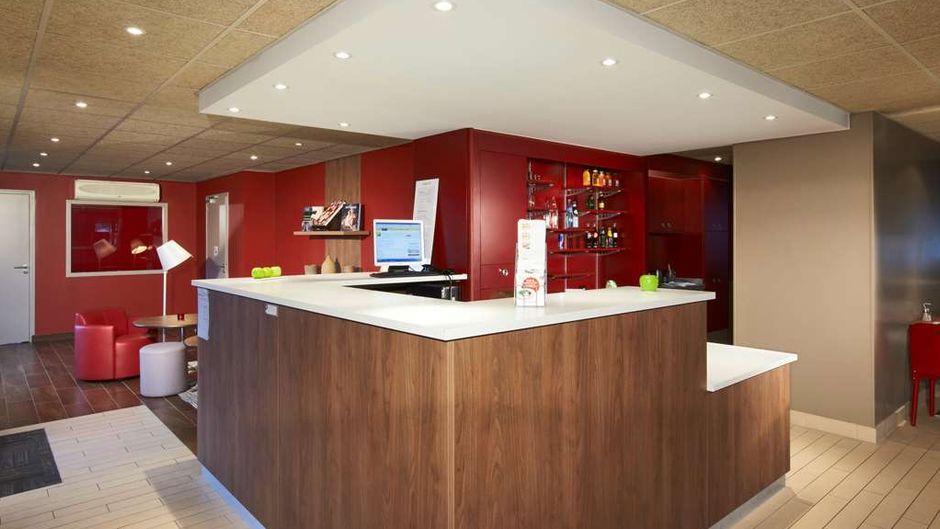 Campanile Lille South Lobby