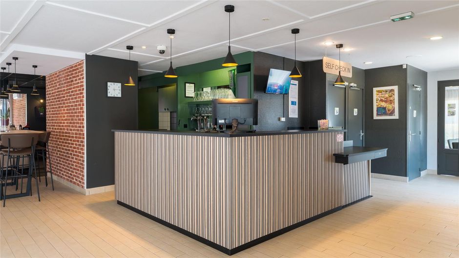 Campanile Lyon East Lobby