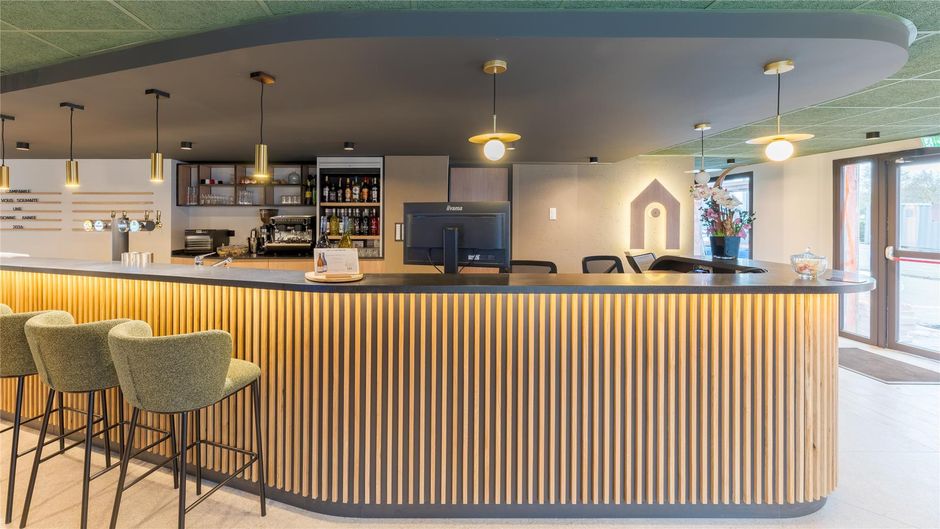Campanile Lyon-Bron Lobby