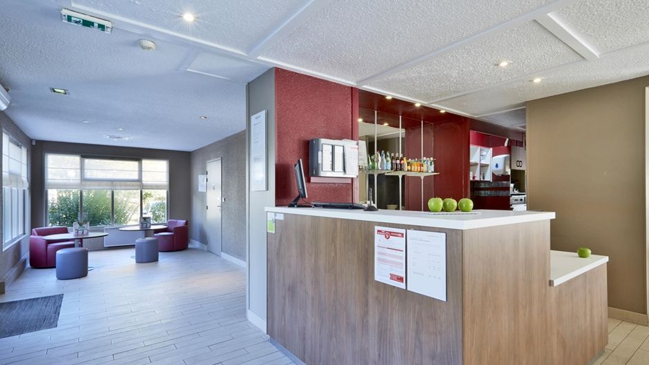 Campanile Lyon-Ecully Lobby