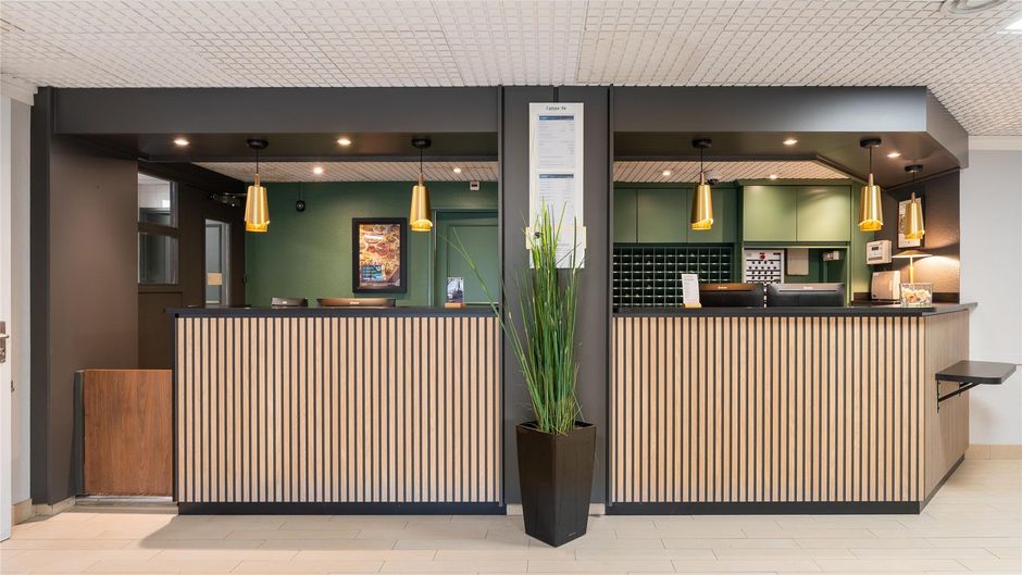 Campanile Lyon Ouest Lobby