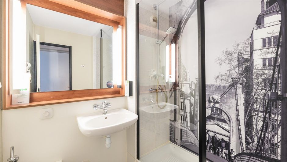 Campanile Lyon Ouest Room